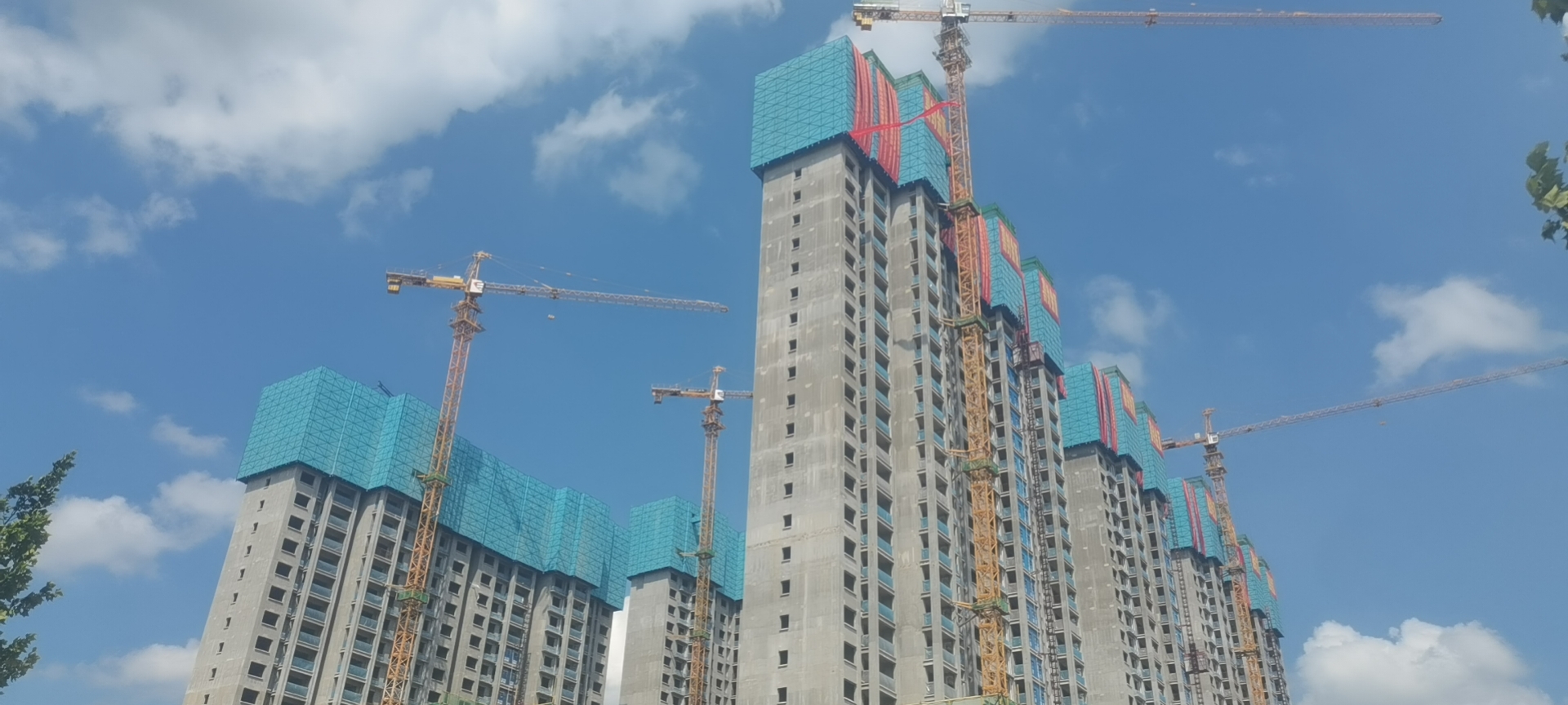 為什么超高層建筑施工用爬架好一些？