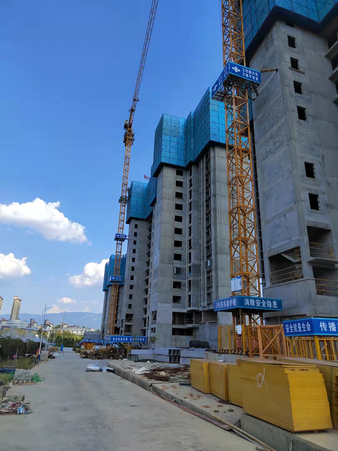 現(xiàn)在建筑全鋼爬架為什么成為主流提升架？